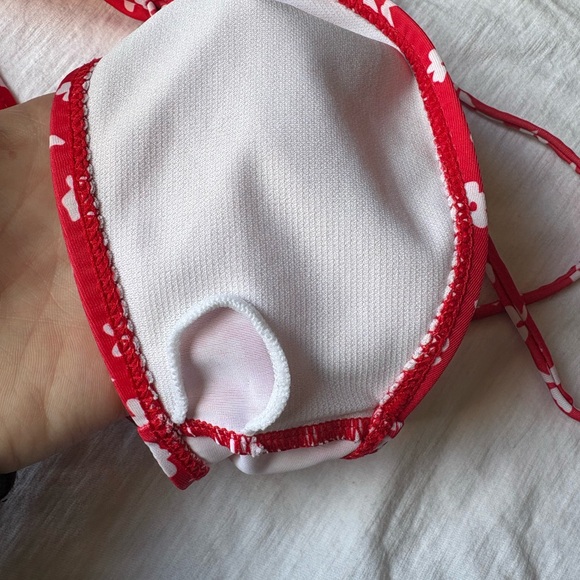 Red Floral Bikini Set 🌹🏊‍♀️🌊 - Picture 3 of 6